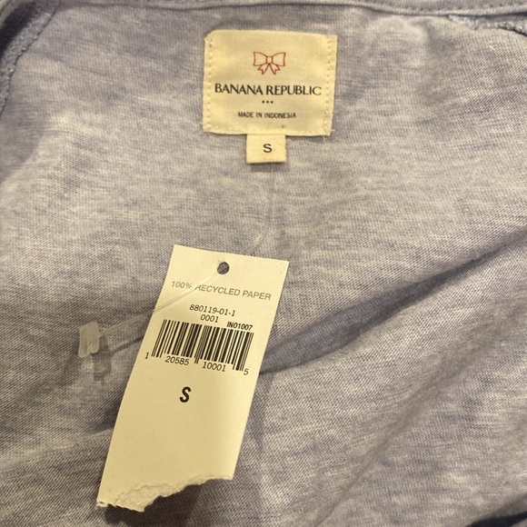 Small Banana Republic Light Blue hoodie with front pocket - NWT - Picture 3 of 4